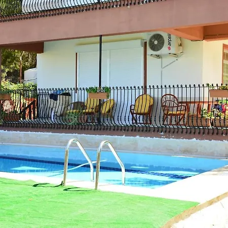 Ormanin Icinde Genis Havuzlu Triplex Semesterbostad Manavgat